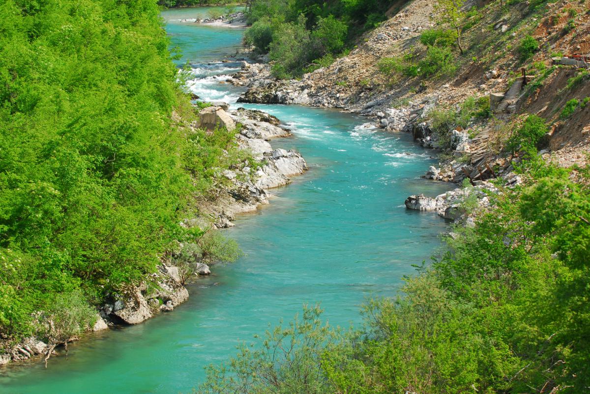 BIH Neretva نهر نيريتفا السياحة في موستار موستار البوسنة مدينة موستار