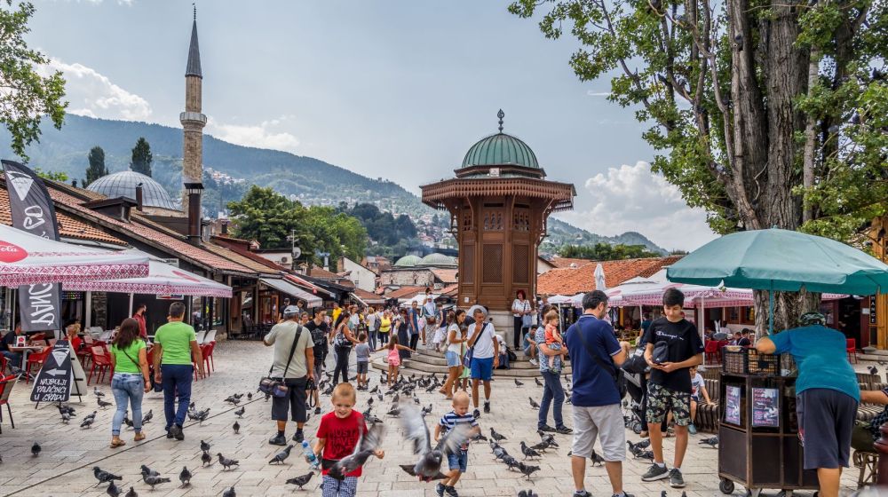Baščaršija سراييفو البوسنة والهرسـك السوق القديم ما هو افضل اماكن في سراييفو البوسنة؟ دليل البوسنة الشامل 2025