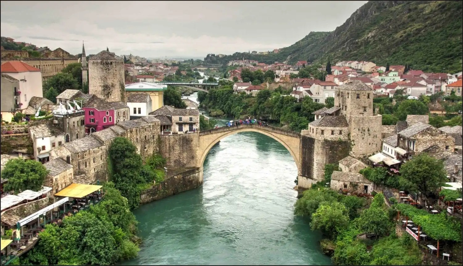 نهر بونا في بلاغاي Mostar المدينة القديمة في موستار