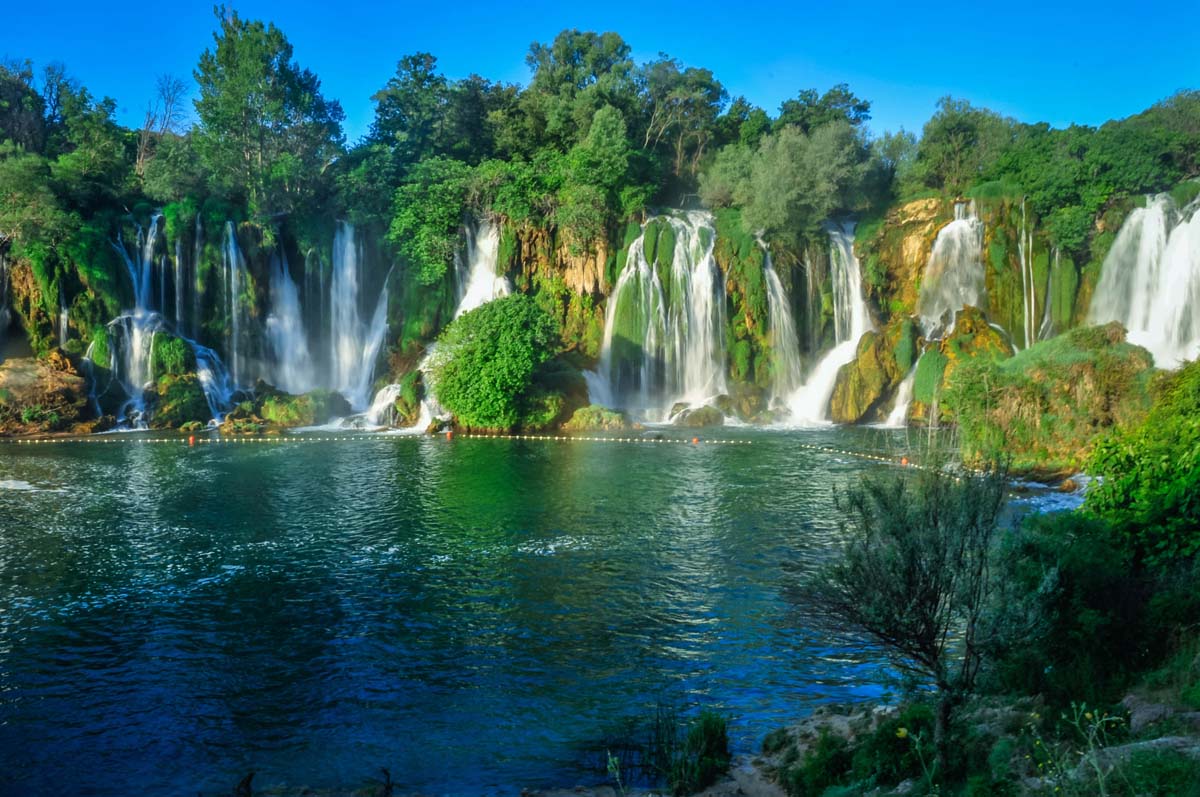 kravica waterfall شلال كرافيتسا في البوسنة والهرسـك عرض سياحي البوسنة 10 أيام برامج البوسنة 10 أيام 9 ليالي