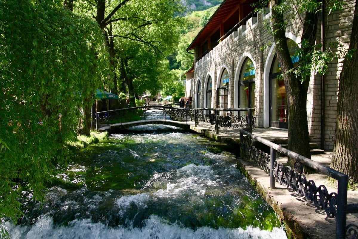 travnik plava voda مدينة ترافنيك